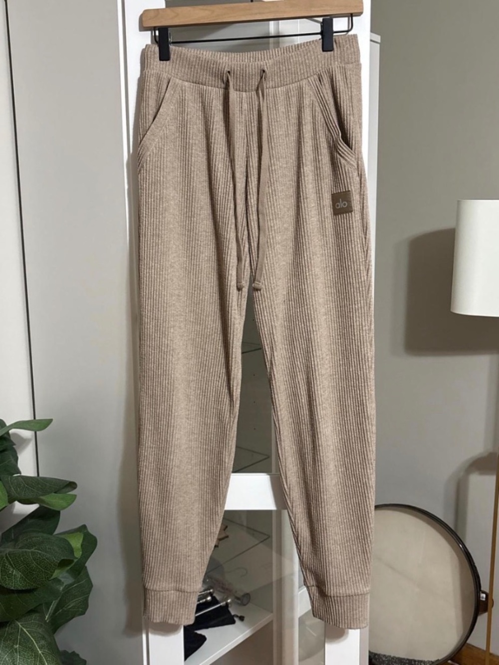 ALO Yoga Muse Joggers size XS / Small